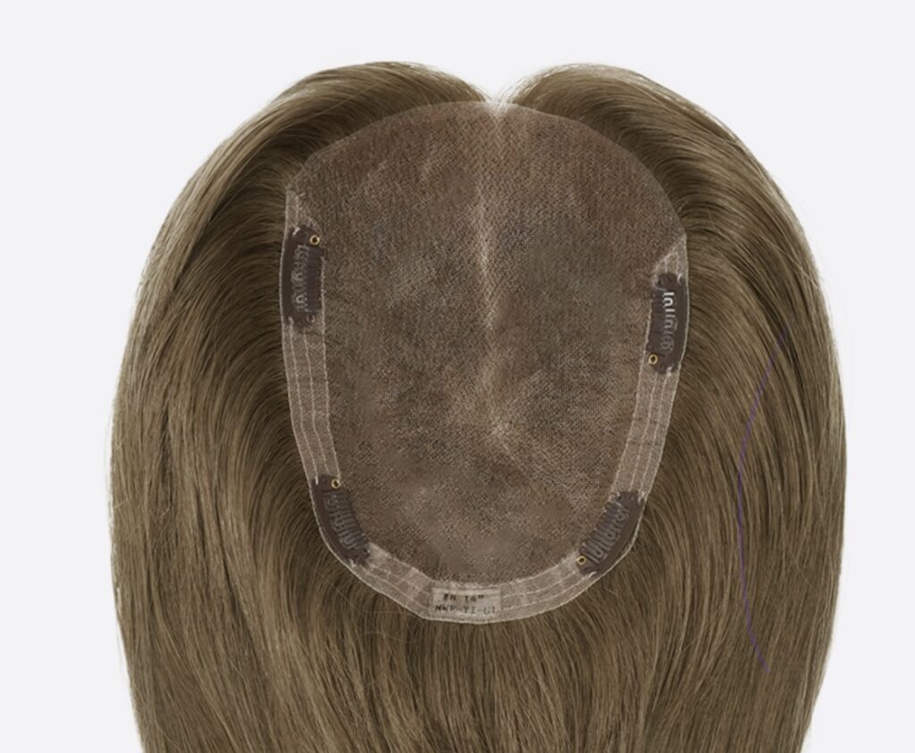 Mujer con tratamiento de extensiones